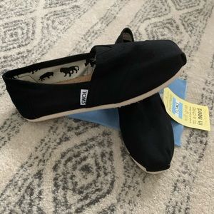 Toms women’s classics canvas shoes